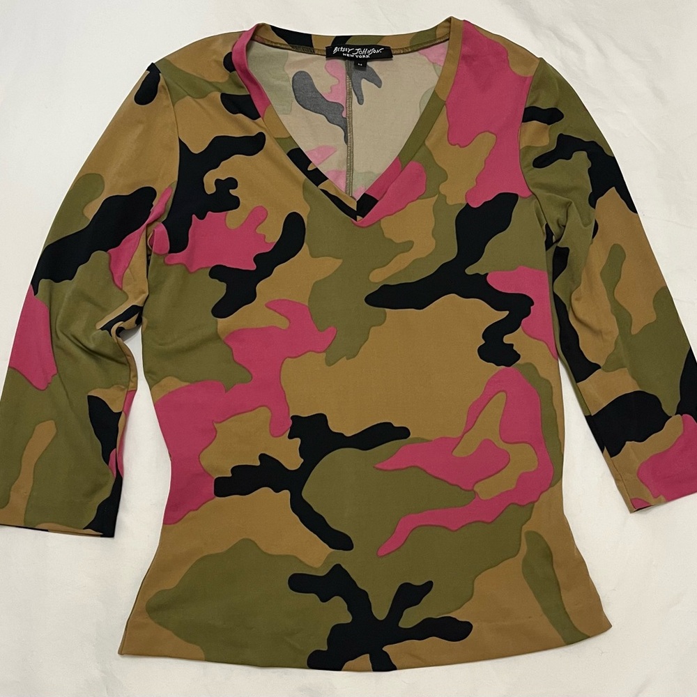 Vintage Betsy Johnson Pink Camouflage V-Neck Top - M